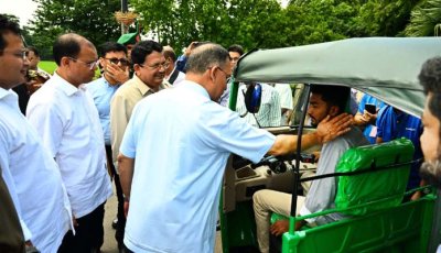 জুলাইযোদ্ধাদের সিএনজি-রিকশা উপহার দিলেন প্রধানমন্ত্রী