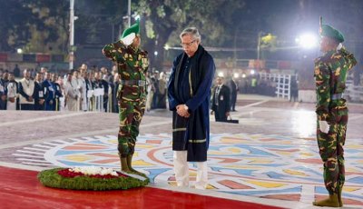 শহীদ মিনারের ব্যতিক্রমী ঘটনা রাষ্ট্রপতির বিদায়ের বার্তা?