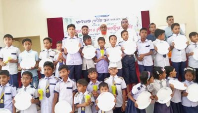 ধামইরহাট কেজি স্কুলের শিক্ষার্থীদের পুরস্কার বিতরণ