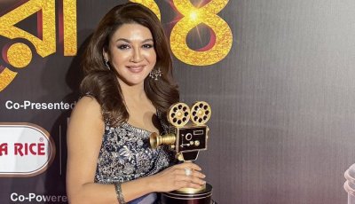 কলকাতায় সেরা অভিনেত্রীর পুরস্কার পেলেন জয়া আহসান