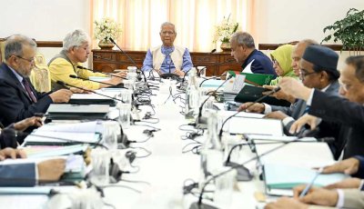 নির্বাচনের আগে দ্রুত লুটের অস্ত্র উদ্ধারের নির্দেশ প্রধান উপদেষ্টার
