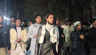 রাকসুর জিএস আহত হওয়ার প্রতিবাদে রাজশাহীতে বিক্ষোভ
