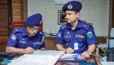 রাজশাহীর নতুন পুলিশ সুপারের কাছে দায়িত্ব হস্তান্তর