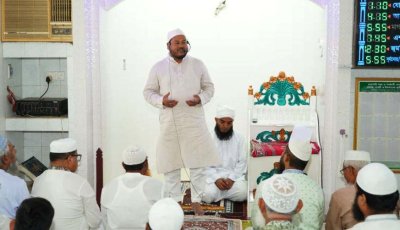 কোর্ট স্টেশন শাহী জামে মসজিদ পরিদর্শনে রাসিক প্রশাসক