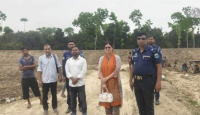 বাঘায় পৃথকভাবে পুকুর খনন ও বেশি দামে তেল বিক্রির অভিযোগে জরিমানা