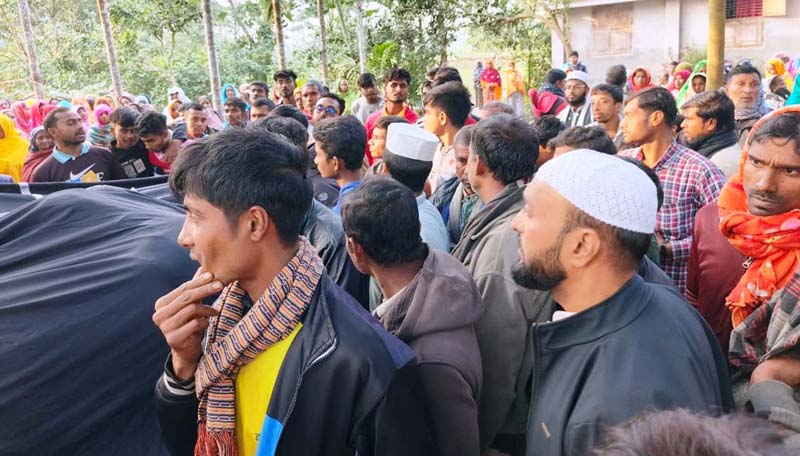 সড়ক দুর্ঘটনায় নিহত ব্যক্তির কফিনে তিনটি ‘পা’!