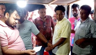 বাগমারায় প্রতিবন্ধী ভাতার টাকা তুলতে গিয়ে স্থানীদের কাছে আটক ইউপি সদস্য, জব্দ ১০ সিম
