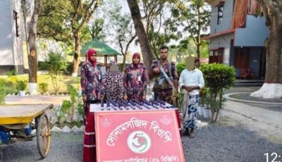 শিবগঞ্জ সীমান্তে ৫০ বোতল ইস্কাফ সিরাপসহ আটক ২