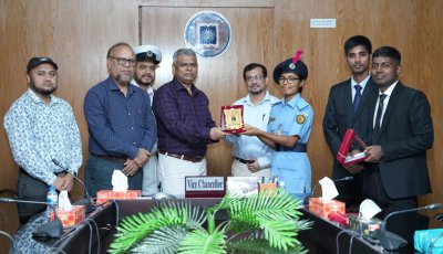 রাবি বিএনসিসির র‌্যাংক ব্যাজ প্রদান অনুষ্ঠিত