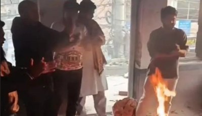 দিনাজপুরে আ.লীগ কার্যালয়ে নেতাকর্মীদের স্লোগান, অগ্নিসংযোগ