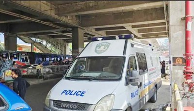 এবার মিরপুর মেট্রোরেল স্টেশনের নিচে বোমাসদৃশ বস্তু ঘিরে রেখেছে পুলিশ