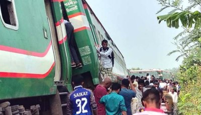 চালক সংকেত অমান্য করায় নীলসাগর এক্সপ্রেস লাইনচ্যুত, আহত ৬৬