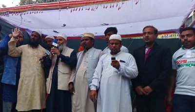 রাজশাহী-১ আসনে পথসভায় দাঁড়ি পাল্লায় ভোট চাইলেন প্রার্থী অধ্যাপক মজিবুর রহমান