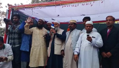 রাজশাহী-১ আসনে পথসভায় দাঁড়ি পাল্লায় ভোট চাইলেন প্রার্থী অধ্যাপক মজিবুর রহমান