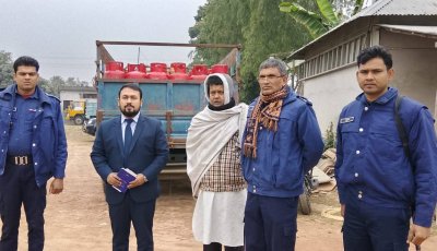 পত্নীতলায় বেশি দামে গ্যাস সিলিন্ডার বিক্রির দায়ে জরিমানা আদায়