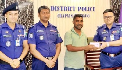 চাঁপাইনবাবগঞ্জে উদ্বারকৃত ১৪টি মোবাইল ফোন মালিকের কাছে হস্তান্তর