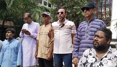 ‘রাজশাহীর সাংবাদিক সমাজ’ ব্যানারে মানববন্ধন, বহিরাগতদের ব্যবহারের অভিযোগ