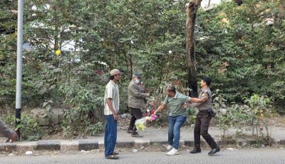 ধানমন্ডি ৩২ নম্বরে শ্রদ্ধা জানাতে গিয়ে ঢাবি শিক্ষকসহ আটক ৫