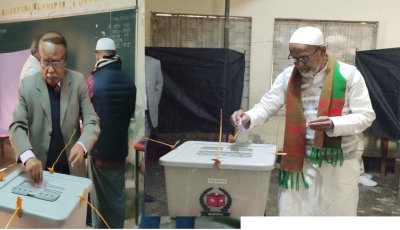 নওগাঁ-১ আসনের দুই হেভিওয়েট প্রার্থীর ভোট প্রদান
