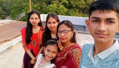 বিদ্যুৎস্পৃষ্টে বাবা, ঘাতকের হাতে মা ও তিন মেয়ের মৃত্যুতে শেষ একটি পরিবার