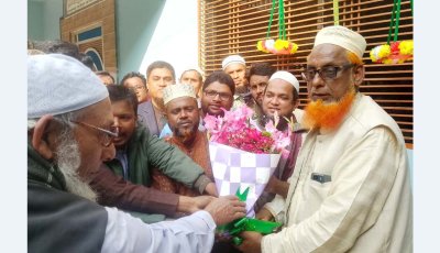 ধামইরহাটে নব নির্বাচিত এম.পি ইঞ্জিনিয়ার এনামুল হকের বাড়িতে নেতাকর্মীদের ঢল