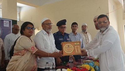সাপাহারে প্রাথমিক বিদ্যালয়ের শিক্ষকদের সঙ্গে এমপির মতবিনিময়