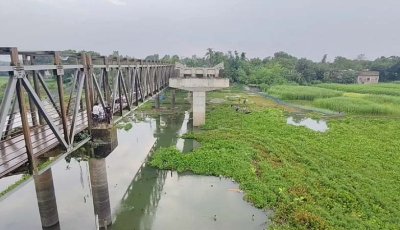পাগলা নদীর ওপর নির্মাণাধীন ব্রীজের কাজ বন্ধ, দূর্ভোগে লাখো মানুষ