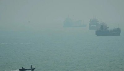 মার্কিন হামলায় ইরানের ৫ ট্যাংকার ধ্বংস, জর্ডানে তেহরানের ক্ষেপণাস্ত্র জবাব