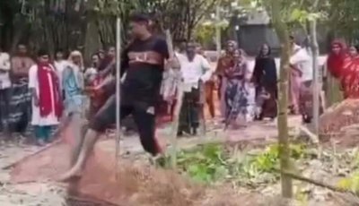 ‘জমি কম দেওয়ায়’ বাবার কবর ভাঙচুর