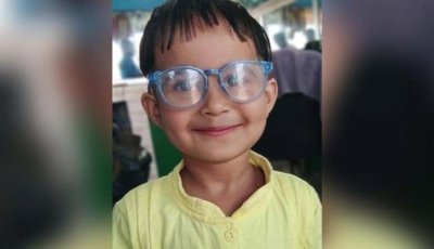 রাস্তায় কিশোরীর গলাকাটা ও ঝোপে চার বছরের শিশুর লাশ