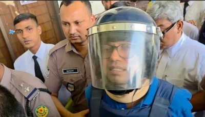 লিফট চালু থাকার পরও সিঁড়ি দিয়ে ৬ তলায় পলক, হাতকড়া নিয়েও আপত্তি