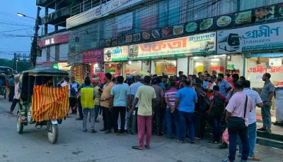 পরিবহন শ্রমিকদের দ্বন্দ্ব, মঙ্গলবার থেকে বাস চলাচল বন্ধ