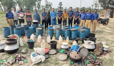 ধামইরহাটে ধান খেতে উদ্ধার সাড়ে ৬ হাজার লিটার চোলাইমদ