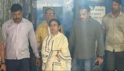 সন্ধে থেকে পথে রইলেন, মধ্যরাতে দিলেন বার্তা, কী বললেন মমতা?