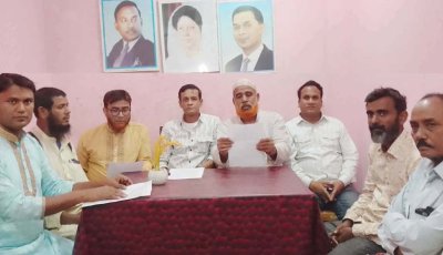 নওগাঁ-২ আসনের সাবেক এমপি সামসুজ্জোহা খানের বিরুদ্ধে বিভিন্ন ফেসবুকে মিথ্যা প্রপাগান্ডা ছড়ানোর প্রতিবাদে সংবাদ সম্মেলন