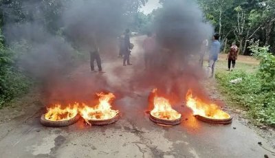 সাজেক সড়কে অনির্দিষ্টকালের অবরোধ, বিপাকে পর্যটকরা
