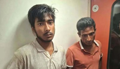 চলন্ত ট্রেন থেকে রাবি স্টেশনে পাথর নিক্ষেপ, আটক ৩