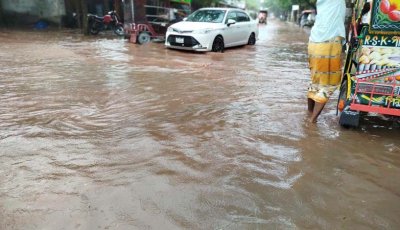 শরতের বৃষ্টিতে ডুবল নগর