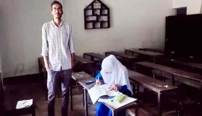 বগুড়ায় এক পরীক্ষার্থীর পাহারায় ৮ জন!