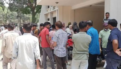 রাতভর অবরোধের পর অবশেষে পরীক্ষায় বসল গাইবান্ধার সেই ৬৫ পরীক্ষার্থী