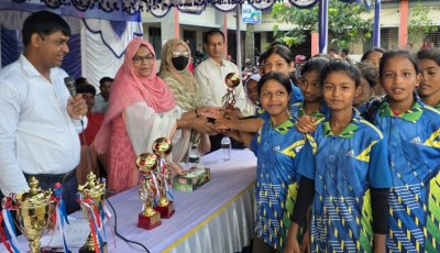 চারঘাটে জাতীয় ক্রীড়া প্রতিযোগিতার পুরস্কার বিতরণ