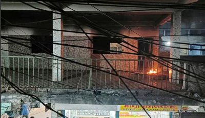 খুলনা আ.লীগ কার্যালয়ের তালা খুলল বিকেলে, রাতে ভাঙচুর-অগ্নিসংযোগ