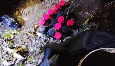 নগরীর চন্দ্রীমা থানা এলাকা হতে ১২টি পেট্রোলবোমা ও ১৫টি ককটেল উদ্ধার