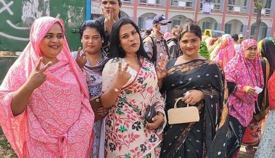 ভোট দিয়ে হিজড়া ভোটাররা বললেন, ‘আমরা পিছিয়ে পড়া নই’
