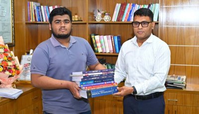 মেডিকেলে সুযোগ পাওয়া দরিদ্র মেধাবী শিক্ষার্থীর পাশে জেলা প্রশাসক