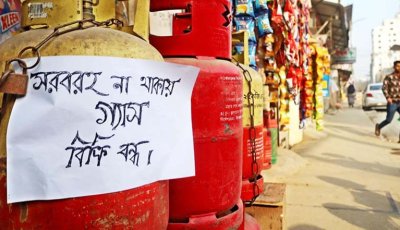 সঙ্কট কাটেনি সিলিন্ডার গ্যাসের, বিক্রি হচ্ছে বাড়তি দামে