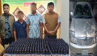 রাজশাহীতে এসকাফ সিরাপসহ প্রাইভেটকার জব্দ