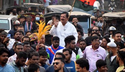 উৎসবমুখর পরিবেশে প্রচারণা শুরু  প্রার্থীরা ছুটছেন ভোটারদের কাছে