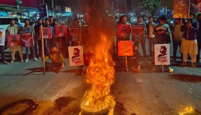 রাকসুর জিএস আহত হওয়ার প্রতিবাদে রাজশাহীতে বিক্ষোভ