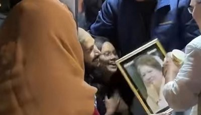 বাস থামিয়ে কিশোরীর কথা শুনলেন তারেক রহমান